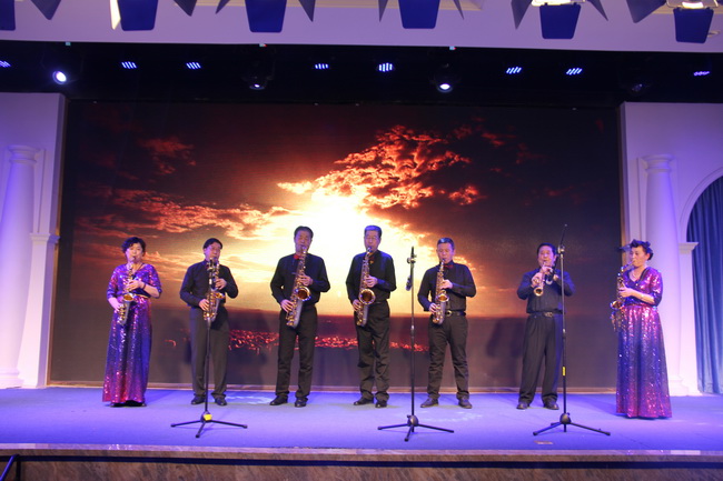 5e0aaca6f0055.jpg 11薩克斯演奏(網(wǎng)用).jpg