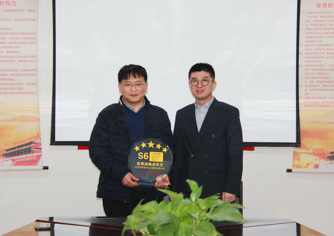 60092cf13ae62.jpg (網(wǎng)用)萬科王龍飛經(jīng)理和牛世強(qiáng)副總經(jīng)理.jpg